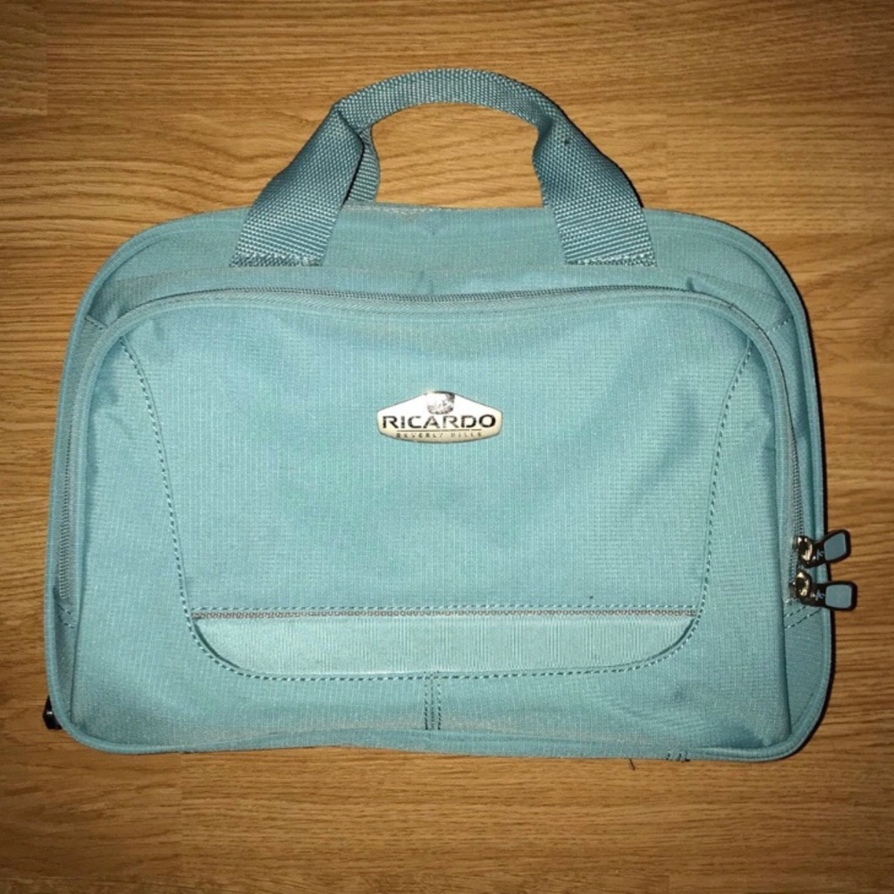 Ricardo Beverly Hills Travel Hanging Makeup Bag